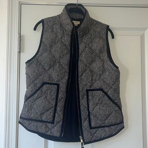 J Crew Down Quilted Black and Cream Herringbone pattern Vest size small